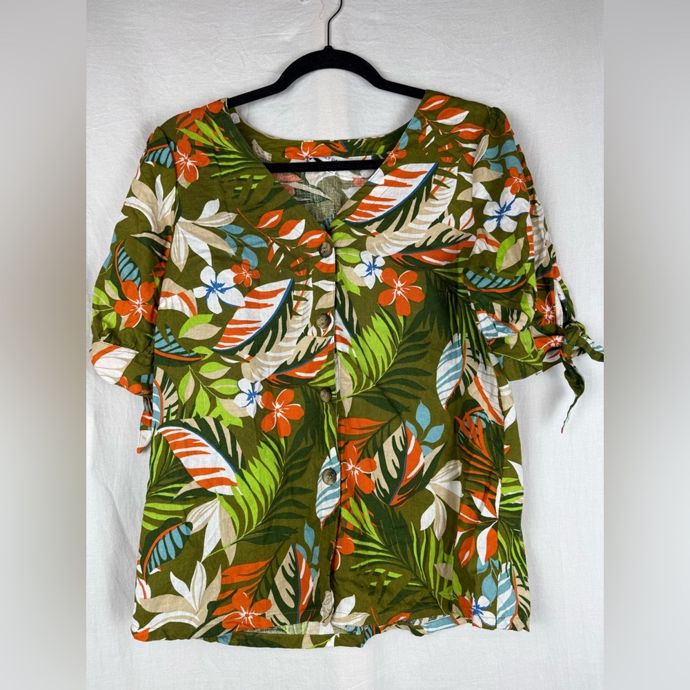 Tropical Floral Button-Up Blouse‎